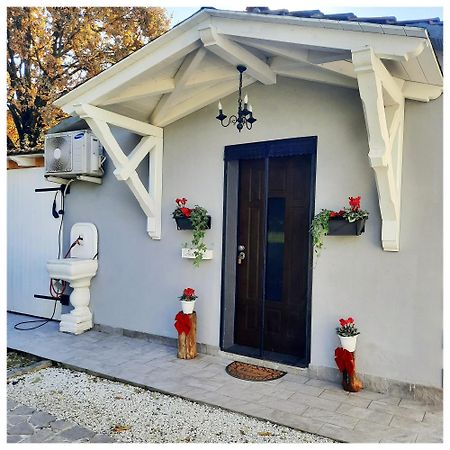 La Casina Bed & Breakfast Trecasali Bagian luar foto